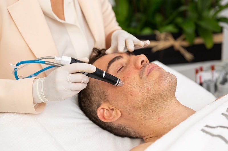 What does the Diamond HydraFacial include?