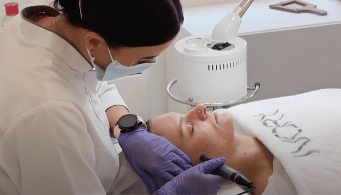 Gold Standard Retinol Microneedling For Radiant Skin. Here is how it works